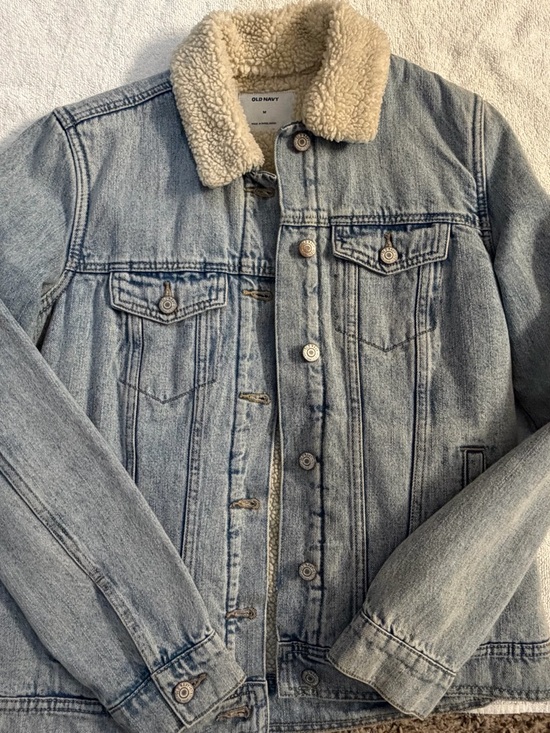 Old Navy Jackets & Blazers - Old Navy Light Wash Denim Jacket with Cream Sherpa Collar